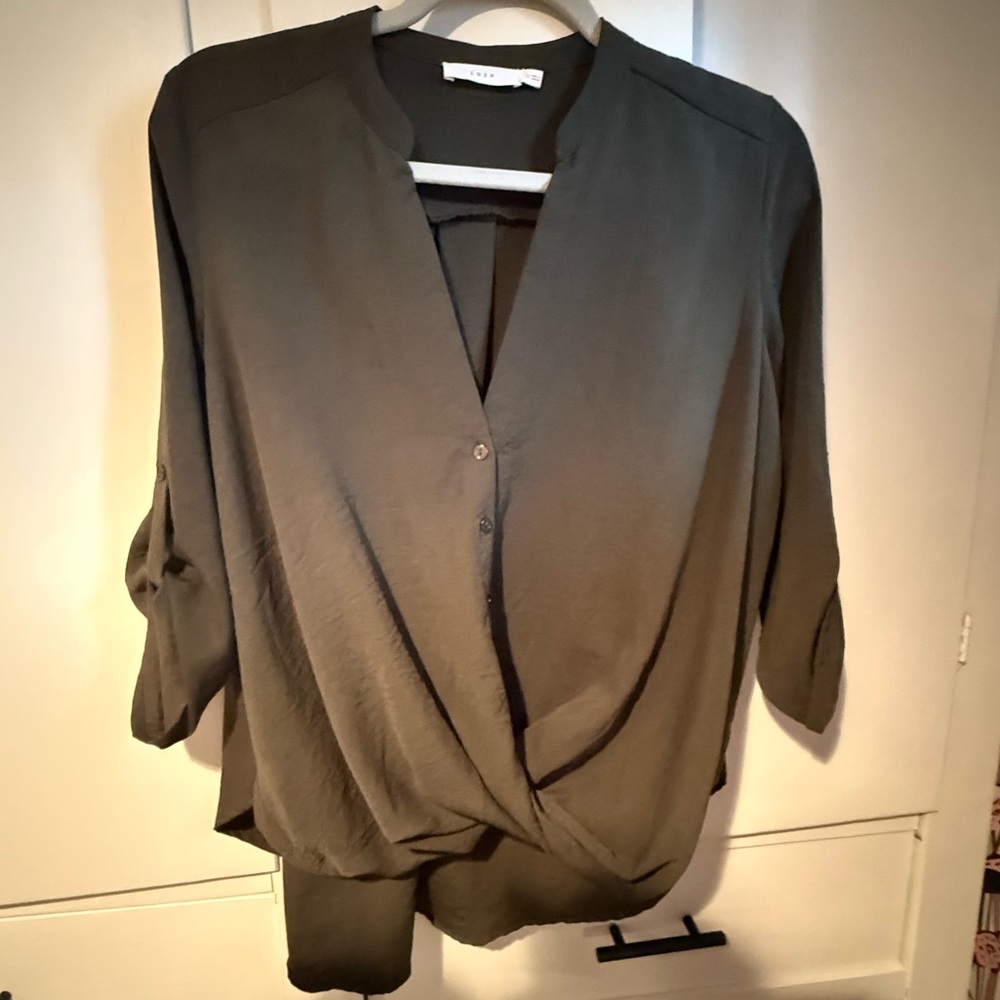 Olive Green Lush Roll Tab Sleeve Surplice V-Neck Blouse
Black Size XS